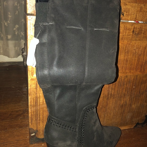 Boots - Picture 4 of 8